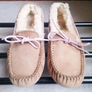 UGG Women's Dakota Mocassins - BRAND NEW